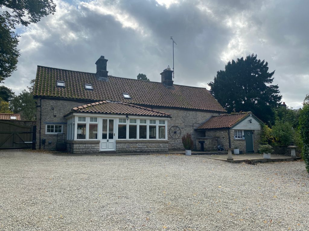 Property photo 3 of 21