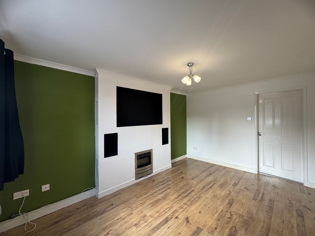 Property photo 3 of 7 Lounge
