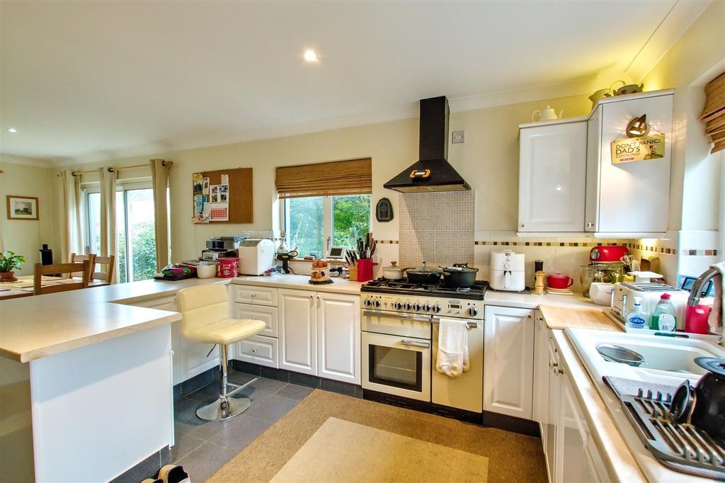 Property photo 3 of 37 Kitchen