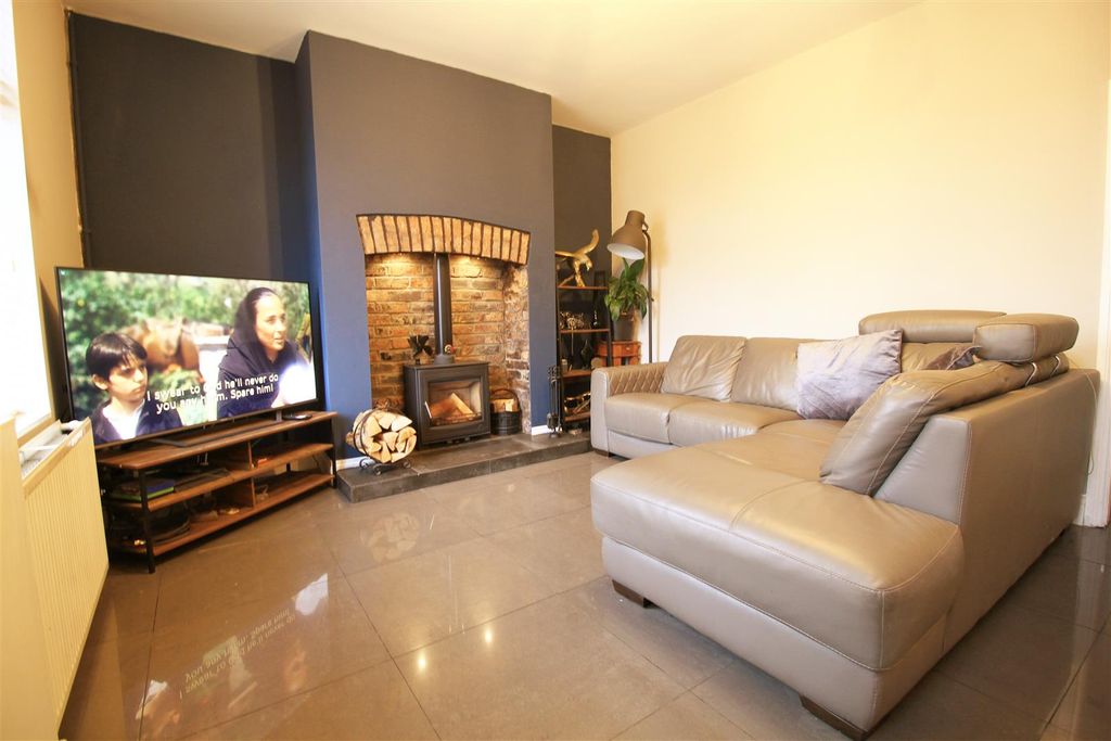 Property photo 2 of 14 Lounge.Jpg