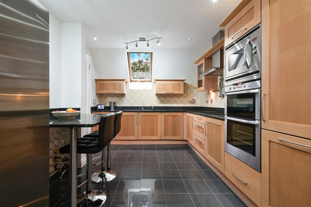 Property photo 3 of 30 Long Orchards, Flat 10- (18).Jpg