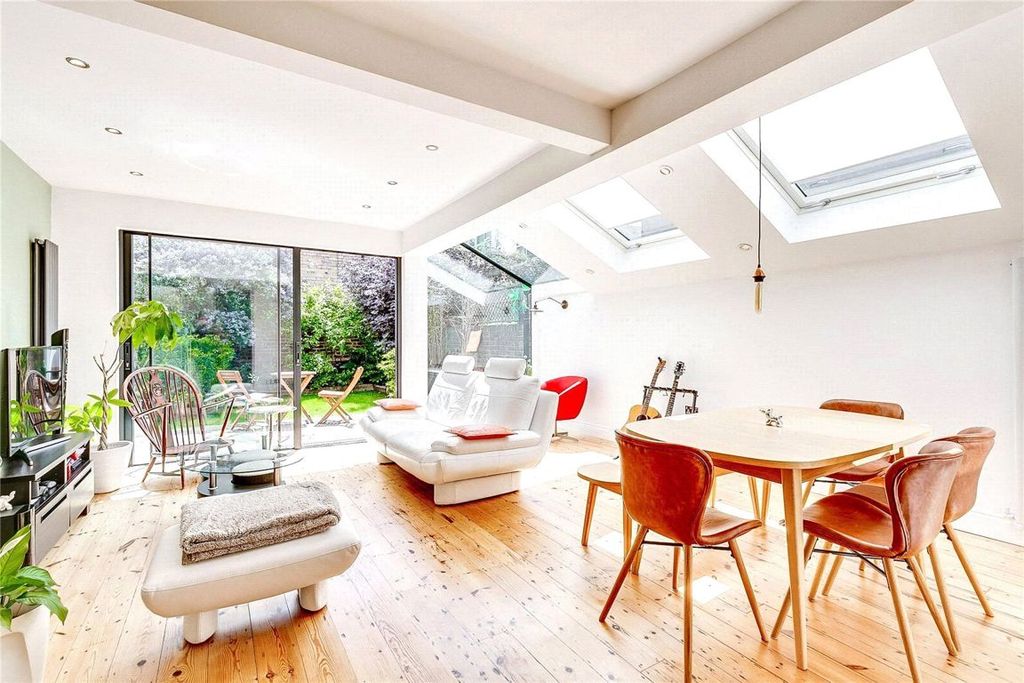 Property photo 1 of 6