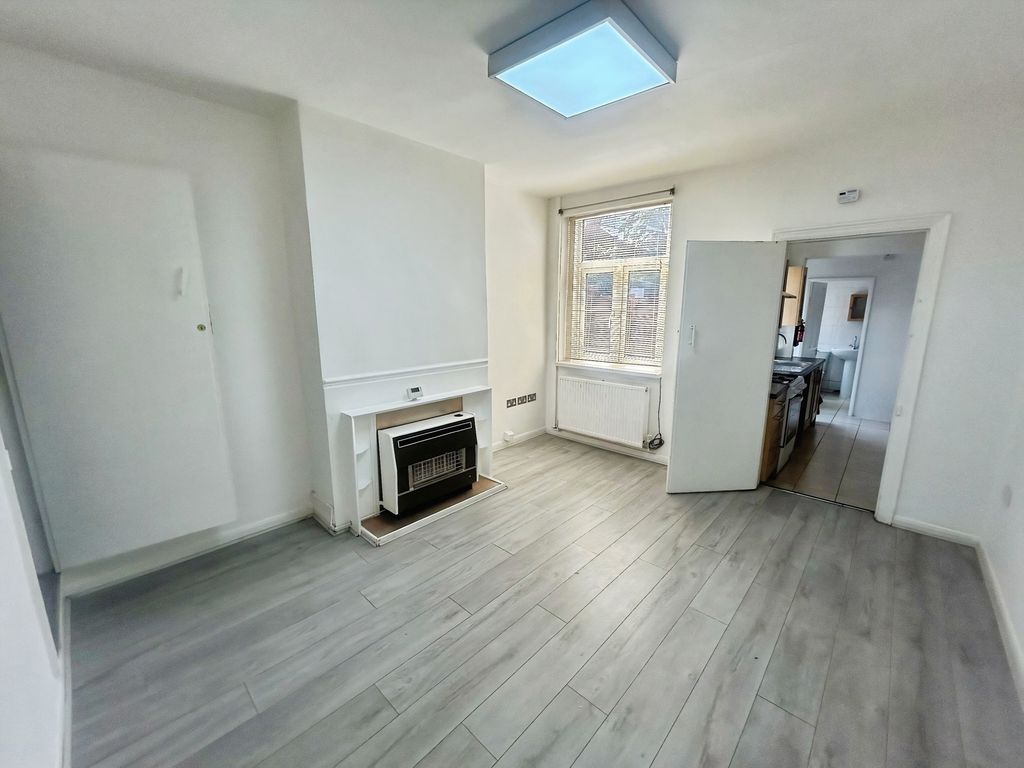 Property photo 3 of 11 Pbox-Img.Jpg
