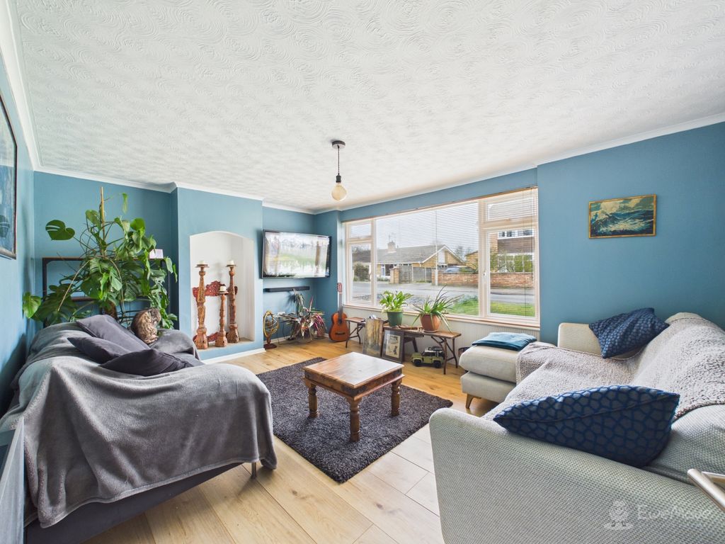 Property photo 2 of 20 Living Room- Mark Stephens Ewemove Newmarket And S