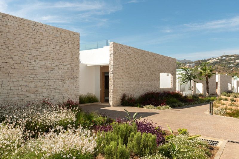 Property photo 3 of 37