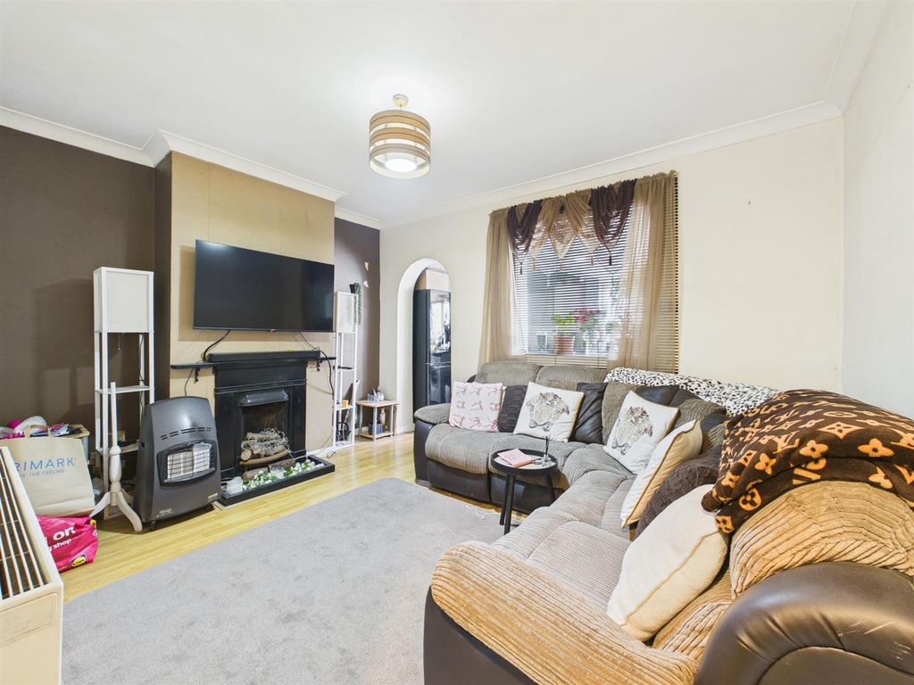 Property photo 3 of 11