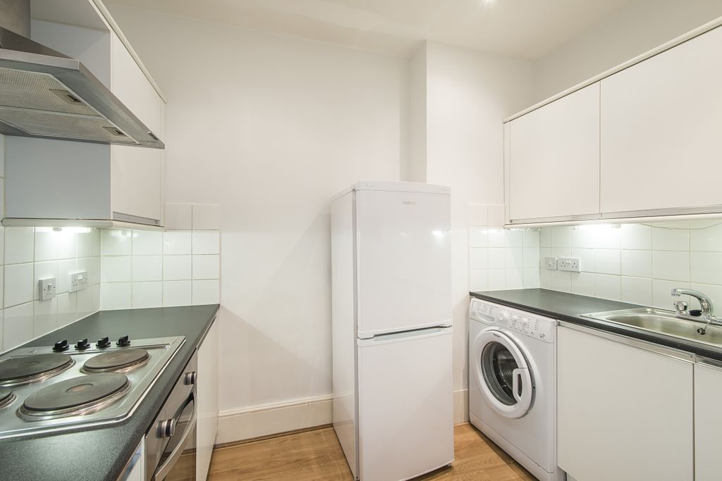 Property photo 3 of 9 Kitchen
