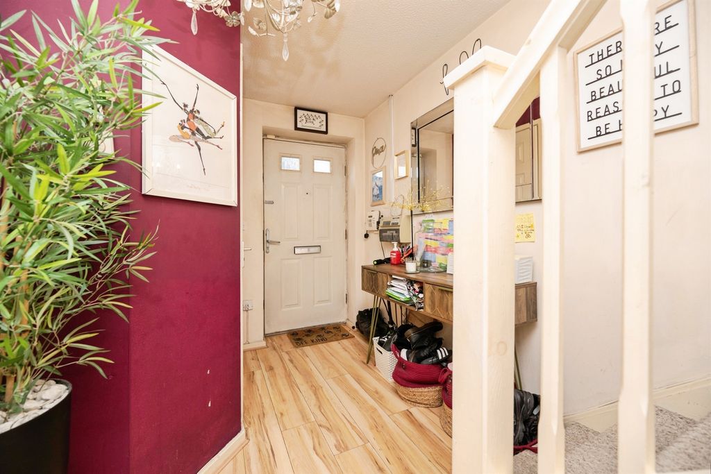 Property photo 3 of 23