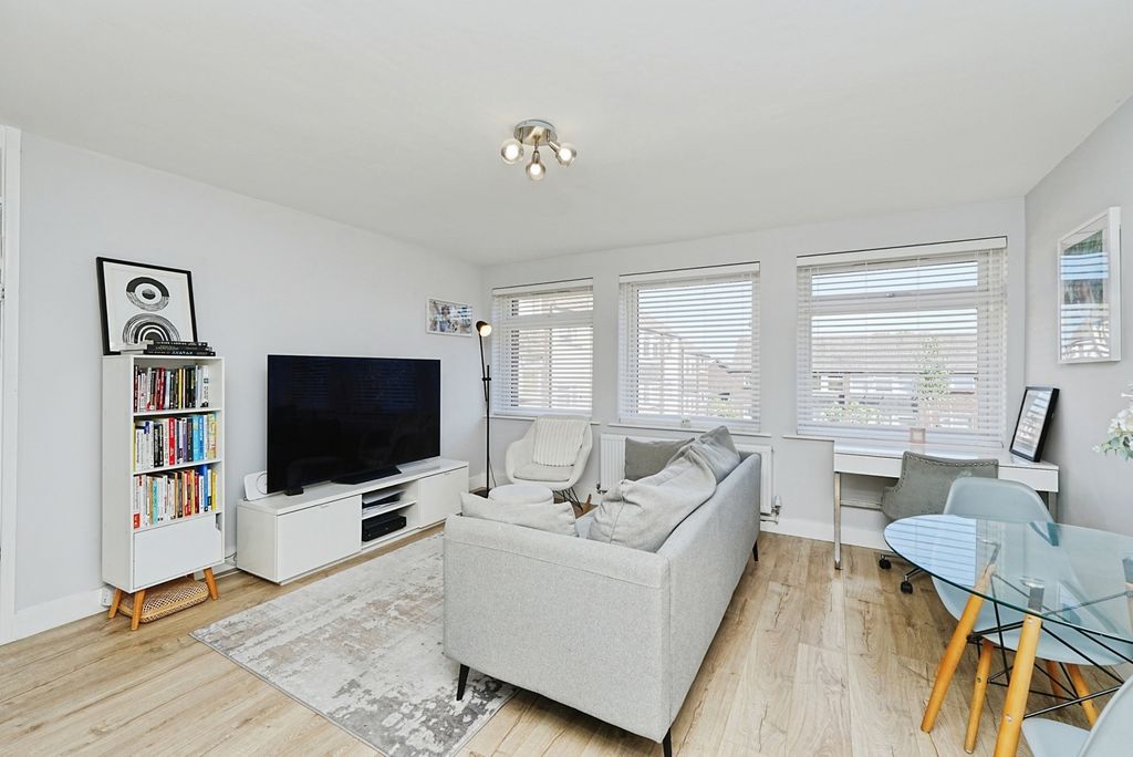 Property photo 2 of 15 Pbox-Img.Jpg