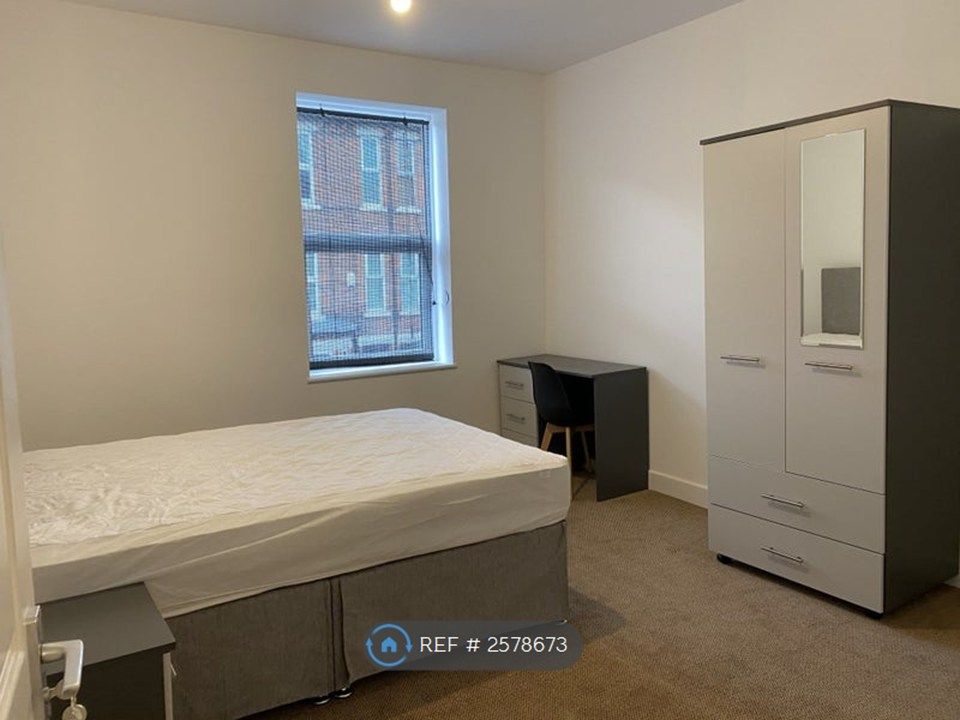Property photo 1 of 8 Room 3