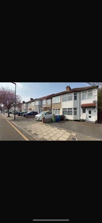 Property photo 1 of 6 Ground Floor Maisonette With Garden And Drive Way Parking