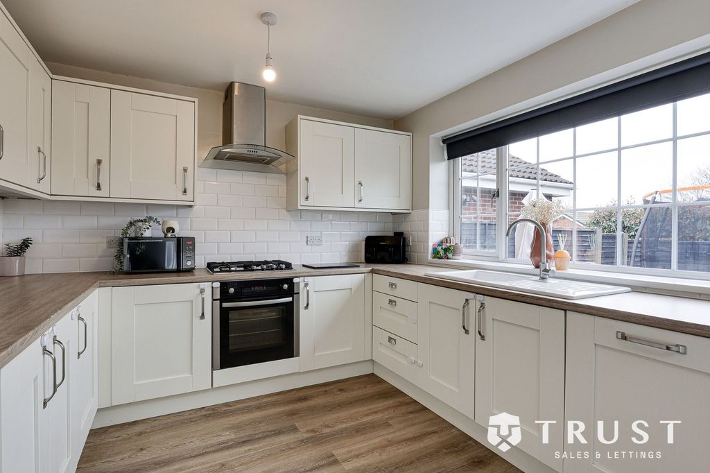 Property photo 2 of 26