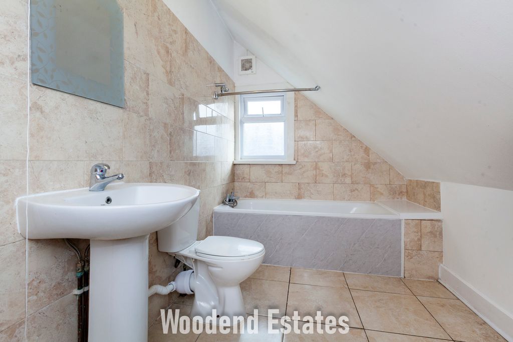 Property photo 2 of 27