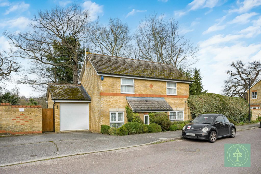 Property photo 1 of 20 Three Bedroom Detached House