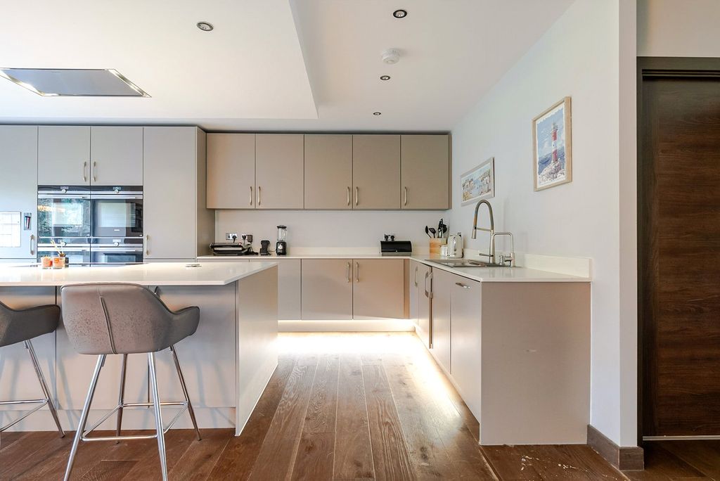 Property photo 2 of 57 Picture No. 29