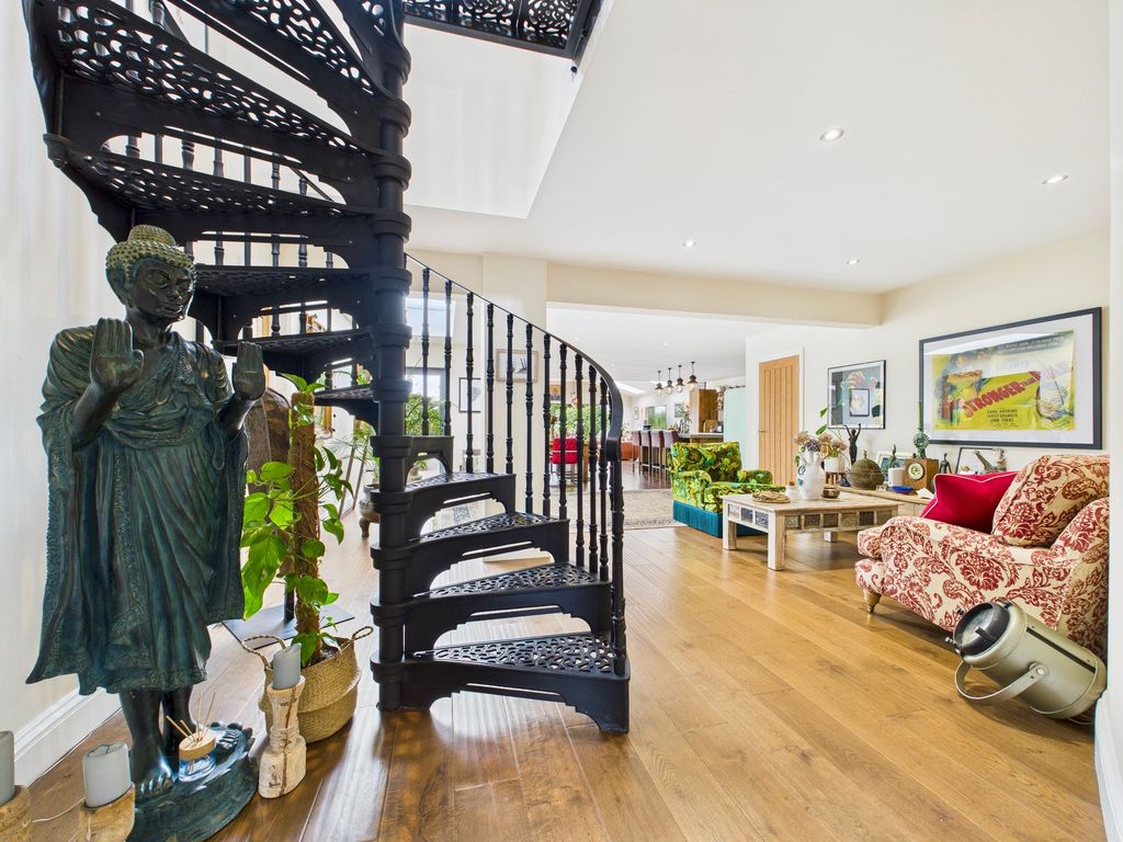 Property photo 2 of 19