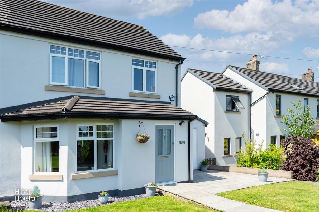 Property photo 1 of 33 Ribble Lane