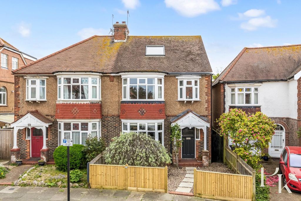 Property photo 1 of 31