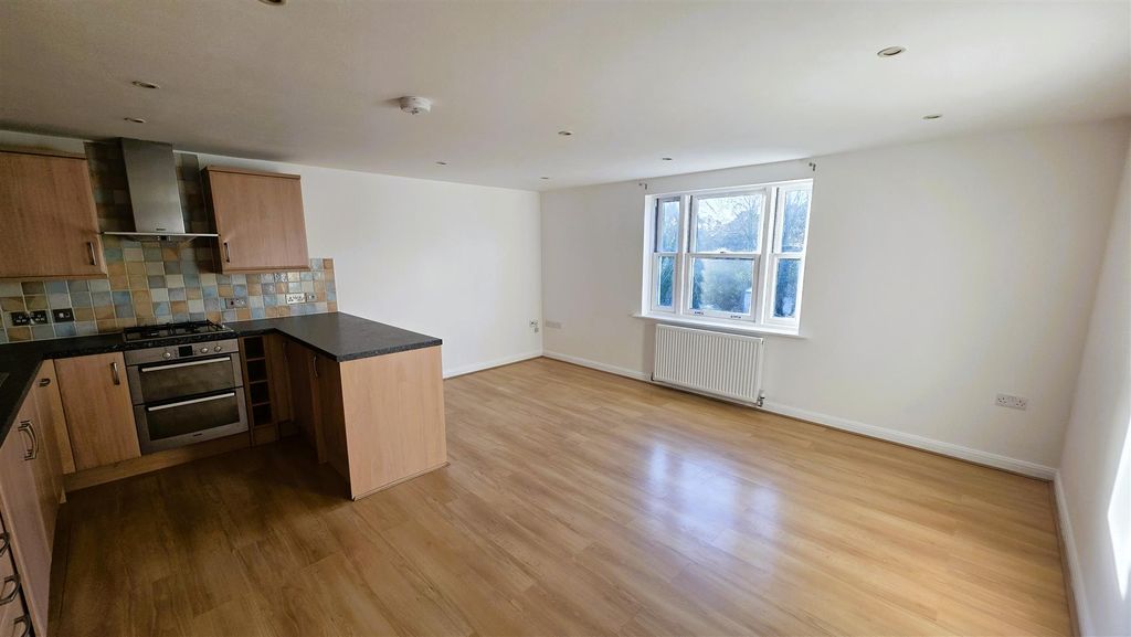 Property photo 2 of 10 Lounge