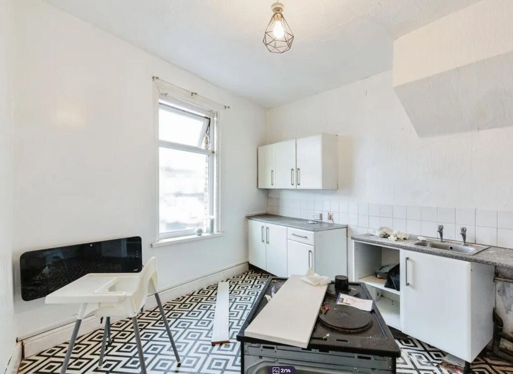 Property photo 2 of 12 Kitchen