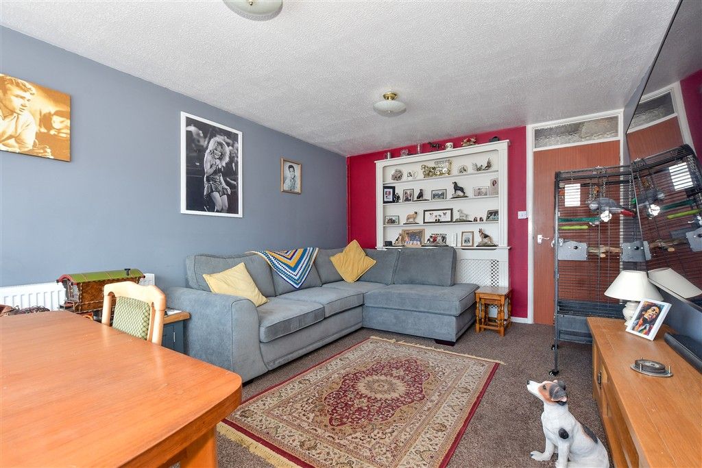 Property photo 3 of 11 Lounge