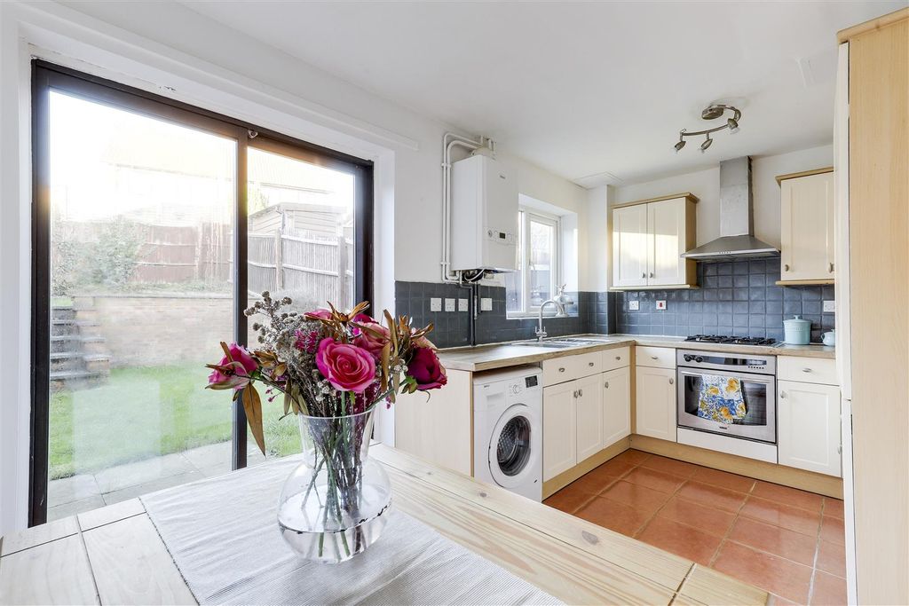 Property photo 2 of 15 883.Jpg