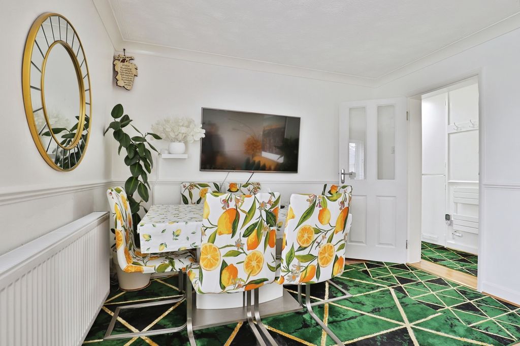 Property photo 3 of 18 Pbox-Img.Jpg