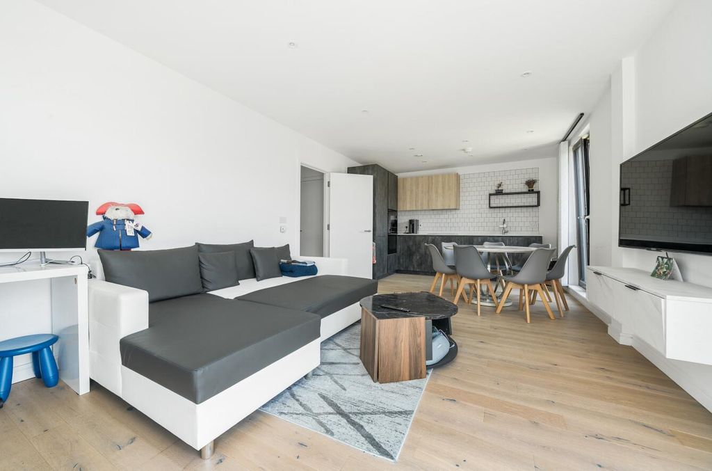 Property photo 3 of 14 1483828-12-19F27A05E20E2.Jpg