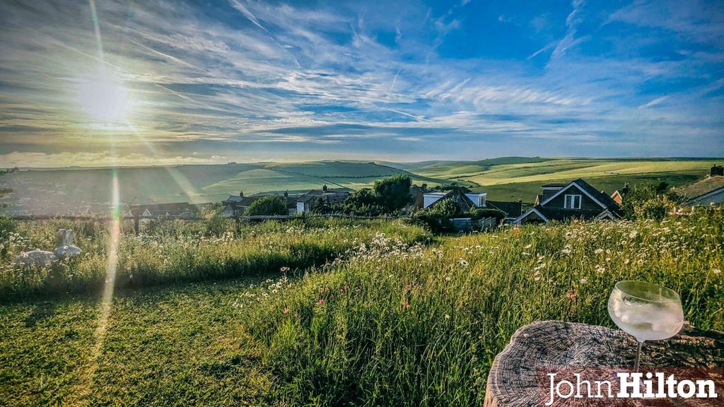 Property photo 1 of 29 Coombe Rise3.Jpg