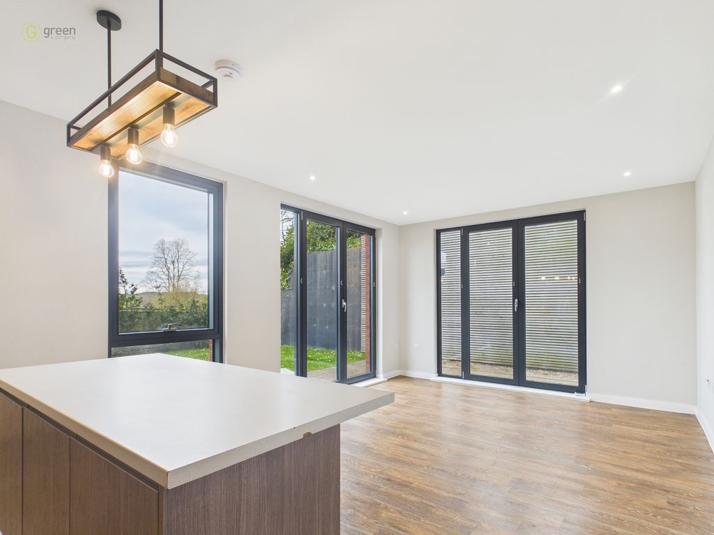 Property photo 2 of 28 Cam05459G0Pr0158Still013