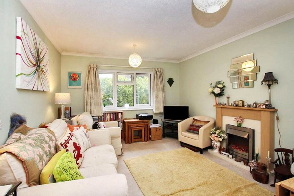 Property photo 3 of 11 Living Room/Dining R