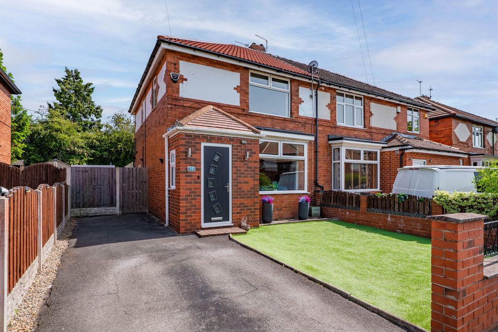 Property photo 1 of 32