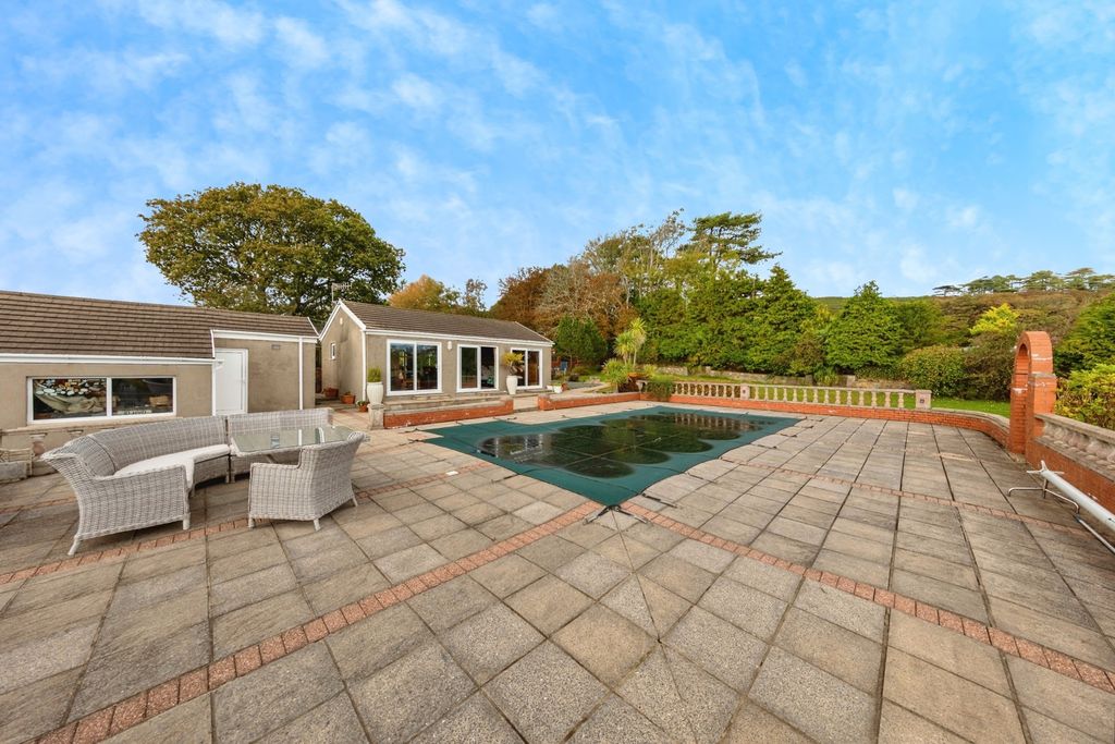 Property photo 2 of 49 Photo