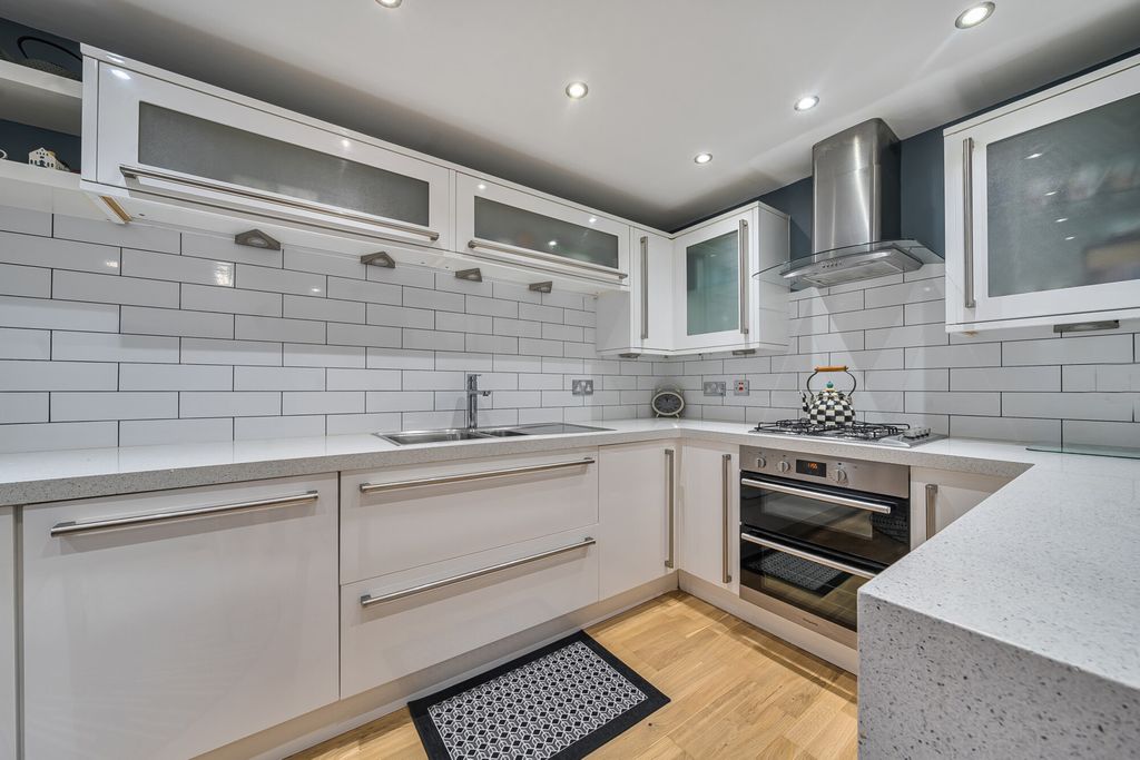 Property photo 2 of 18 Kitchen