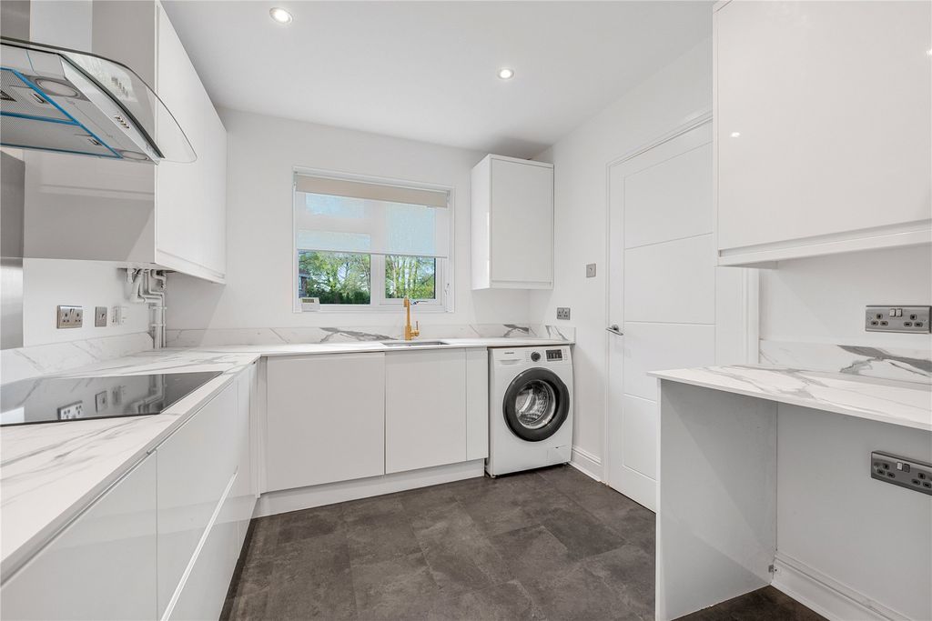 Property photo 2 of 19 Picture No. 18