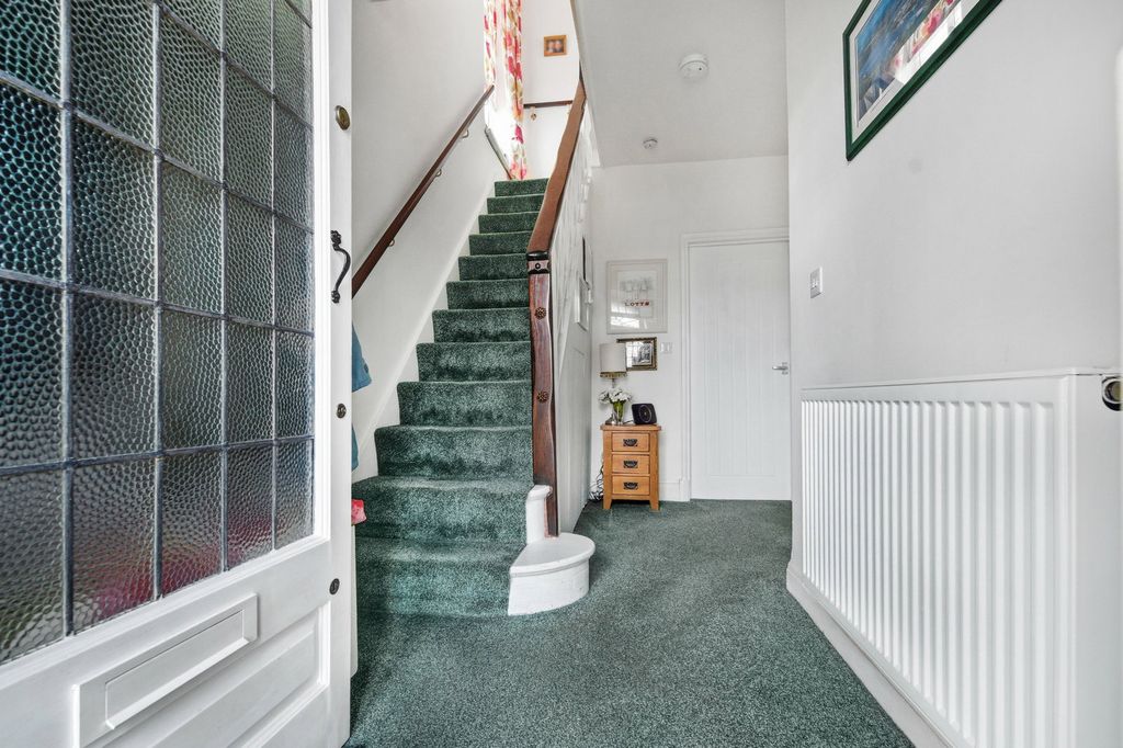 Property photo 2 of 32