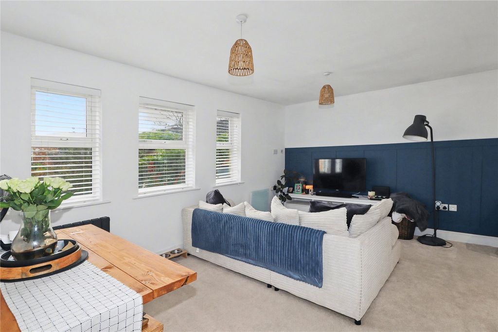 Property photo 2 of 12 Picture No. 32