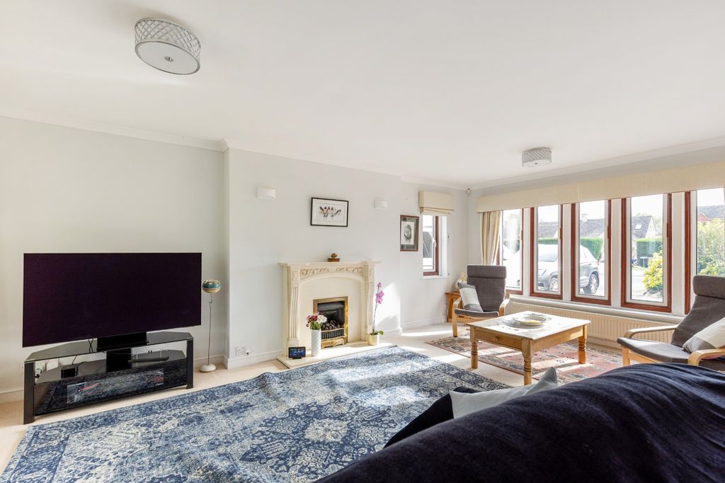 Property photo 3 of 17 Sitting Room