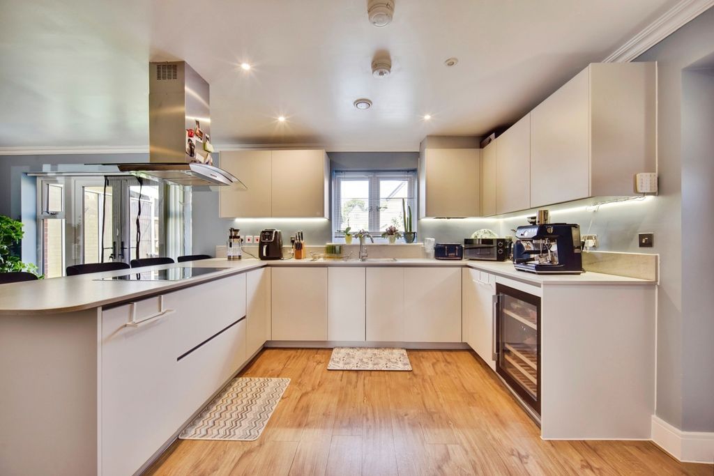 Property photo 3 of 25 Pbox-Img.Jpg