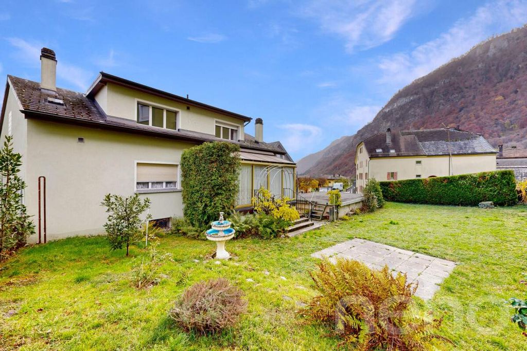 Property photo 2 of 12