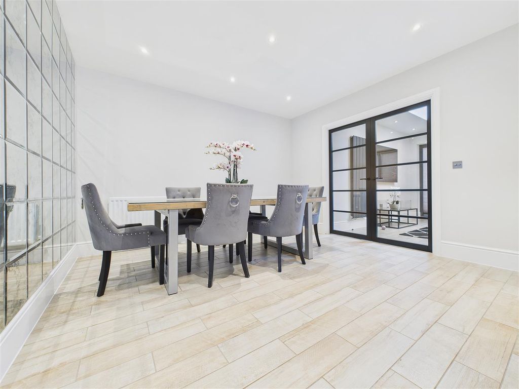 Property photo 3 of 20 Cam02453G0-Pr0161-Still010.Jpg