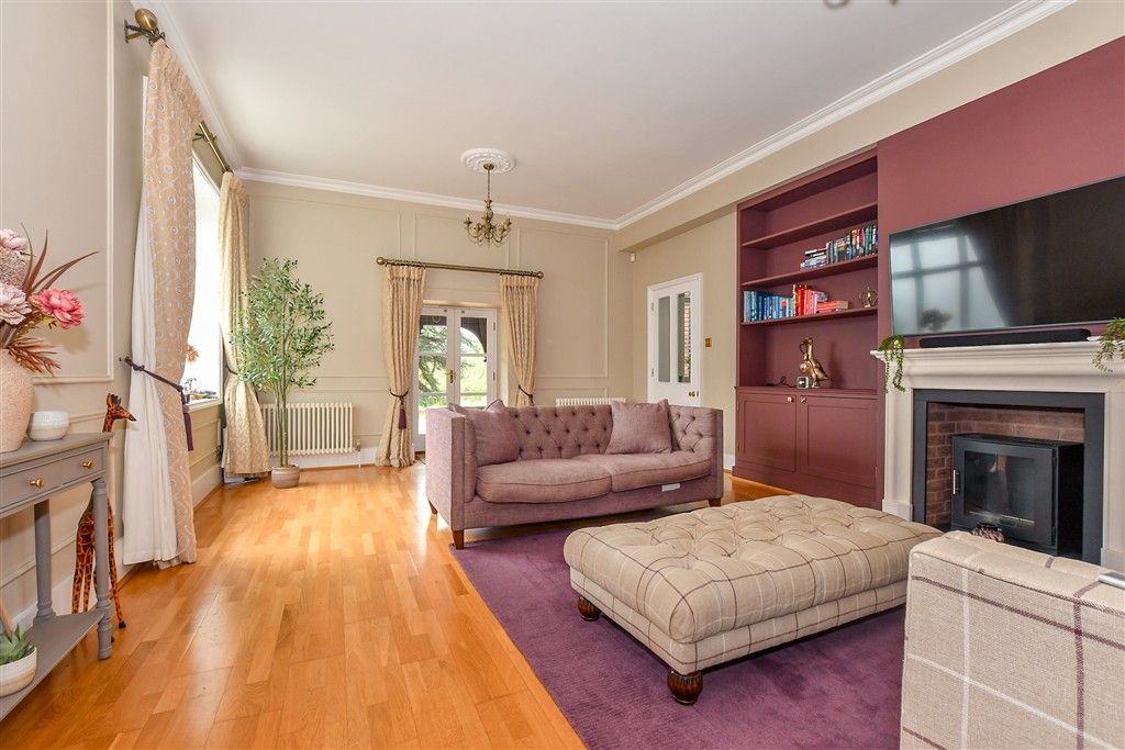 Property photo 2 of 12 Sitting Room