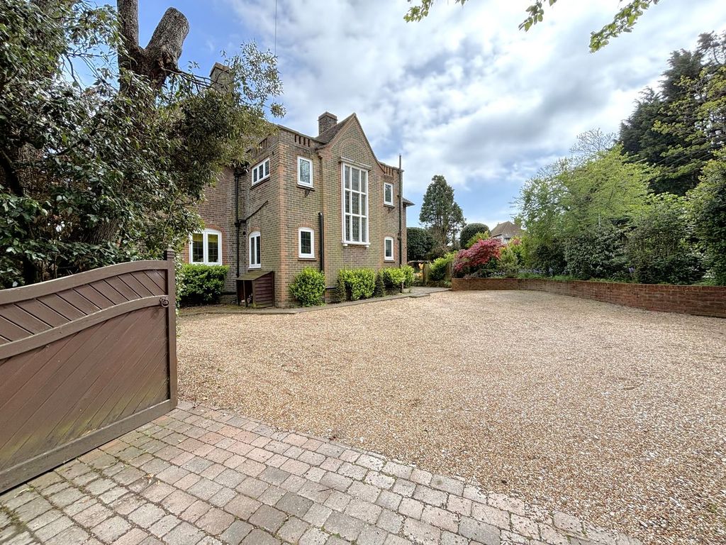 Property photo 1 of 28
