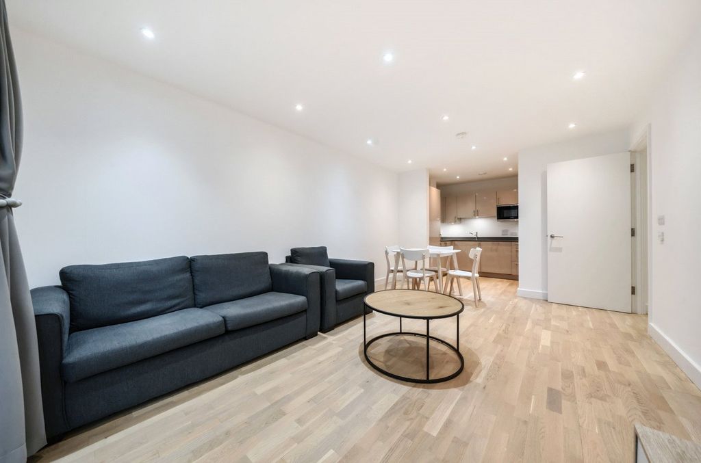 Property photo 2 of 15 Picture No. 13