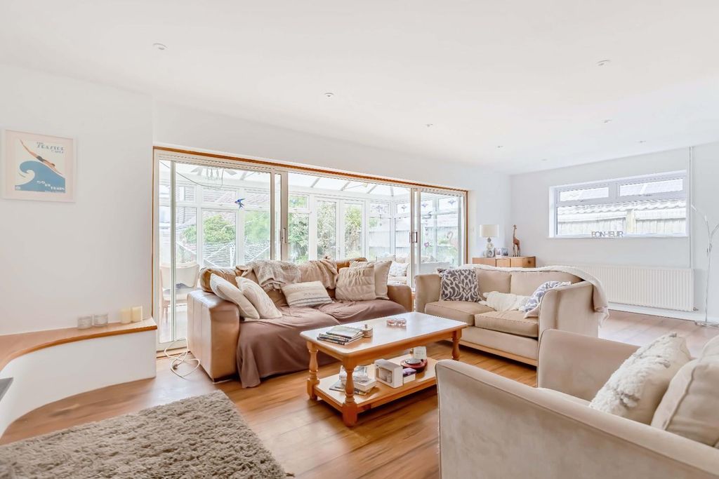 Property photo 3 of 22 Winterton Way_20.Jpg