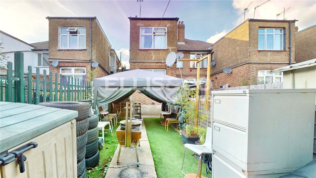 Property photo 2 of 8 Picture No. 11