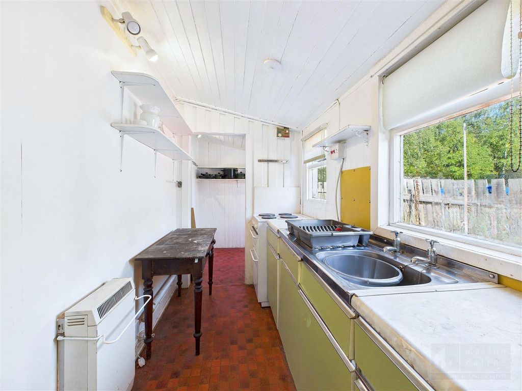 Property photo 2 of 21 Kitchen