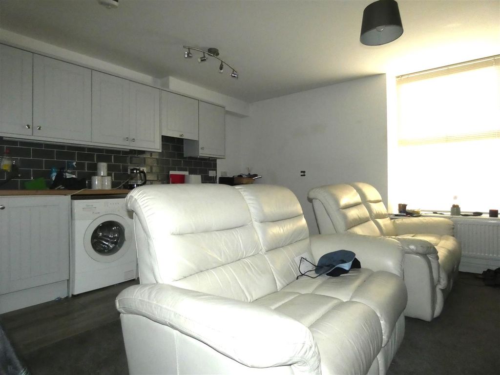 Property photo 3 of 7 P1040215.Jpg