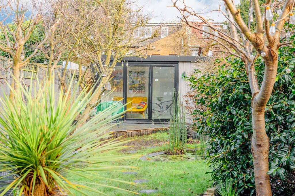 Property photo 2 of 25