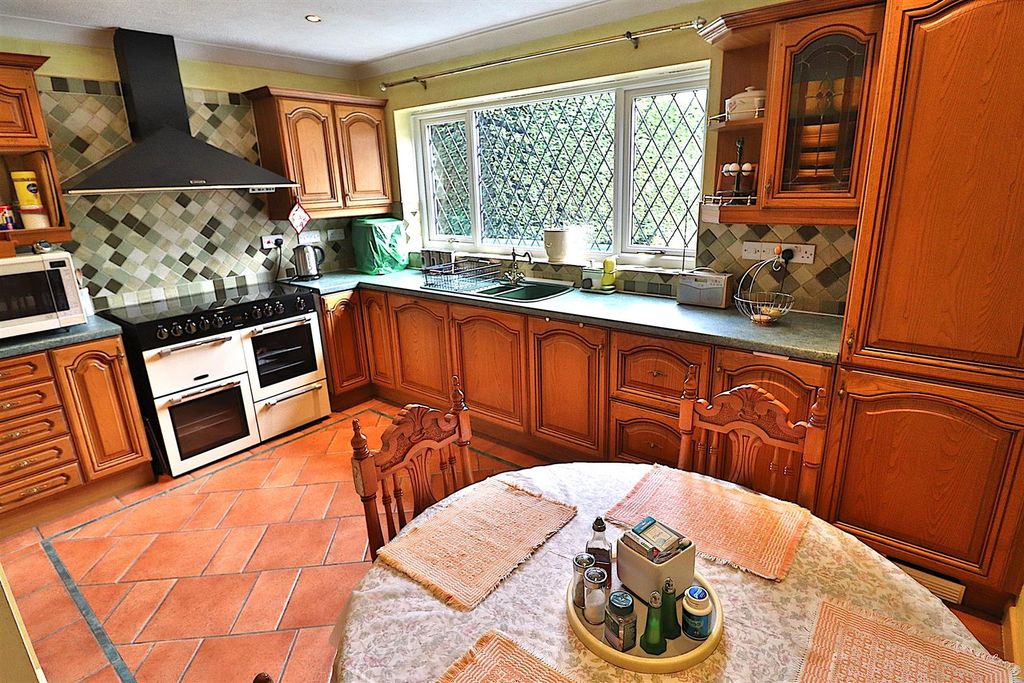 Property photo 3 of 32 Dining Kitchen